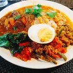 f-cafe' - 二種あいがけ（黒毛和牛のスパイスカレー・海老とココナッツのタイ風カレー&炭火鯛の炊き込みご飯）