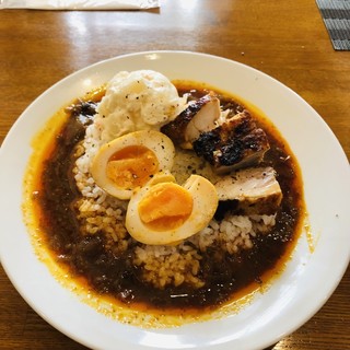 トーキョースパイスカレー 赤と黒_1