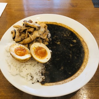 トーキョースパイスカレー 赤と黒_2