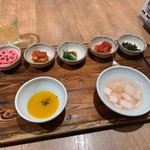 韓食 古家 - ポッサム定食(\2,160)　食前粥・水キムチ・バンチャン5種