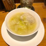 屯 - 今晩のメインは鶏とれんこんと生姜の肉団子スープ