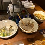 屯 - カウンター上の作り置きのお惣菜たち