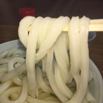 田村神社 日曜市うどん - 可もなく不可もない近くのうどん屋さんの麺
これに少し足す地元のお父さまの愛情と美味しい出汁