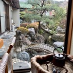 仲佐 - 火鉢に炭火がチロチロと