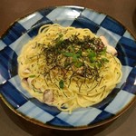 Kamakurapasutaiommorumatsumototen - 明太子とヤリイカのクリームパスタ。パンの食べ放題も