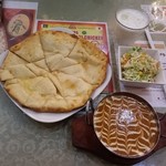 パキスタン・アラビアン・インド料理 デラ - ハニーチーズナンエビカレーセット