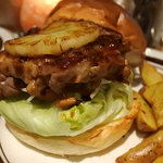 BELLOWS BURGER - BBQチキンバーガー1080円+グリルドパイン100円