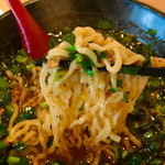 四川大衆 ハオワール - 多加水の縮れ麺