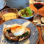 ブリコラージュ ブレッド アンド カンパニー ダイニング・カフェ - ほうれん草とベーコン、蕪のソテーと卵のブリコラージュブレッドタルティーヌ。テッパンな組み合わせ間違いない美味しさ。20190111