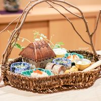 観山 - 鱧の南蛮漬け 秋鮭のフライ さば寿司 水菜と松茸のお浸し 鱧の子寄せ 南京饅頭