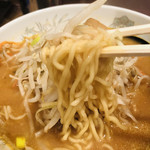 札幌本舗 - 味噌ラーメン  麺リフト