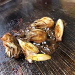 二代目お好焼 - 写り悪いですが牡蠣
