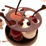 ASAHINA Gastronome - フォレノワール キルシュを効かせたピスタチオのグラス