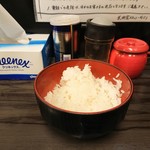 横浜家系らーめん 武術家 - 終日無料お代わり自由ライスの中ライス