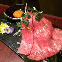 和牛焼肉 とびうし 飯田橋 - とびうしのローストユッケ