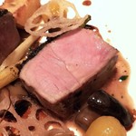 ASAHINA Gastronome - 仔牛 ロース肉を低温調理し、シャンピニオンのヴィエノワーズとそのフリカッセ