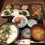 魚沼の畑 - ねばとろ2色丼(地鶏生卵トッピング)、もち豚生姜焼き、漬物3点盛り、おつまみ3点盛り 