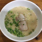 麺謹製3L's - とんこつらーめん。やはり美味しい。