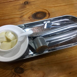 麺謹製3L's - 必須トッピングのにんにく。