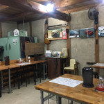 麺謹製3L's - 店内（奥）