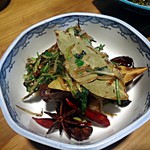 老虎菜 - 仔羊のキャレ 十三香粉炒め
