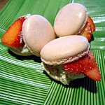 老虎菜 - 苺とジャスミンムースのマカロン