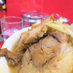 ラーメン二郎 - 豚の厚み