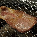焼肉牛庄 - 特選塩タン・焼き上がり
