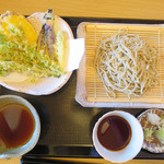Sobadokoro Usagian - 山菜の天ぷらと蕎麦
