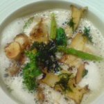 レストラン バカール - シャンピニオン・ド・パリのポタージュ　フォアグラ手長えびのソテーと