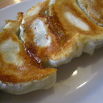 おぐら屋 - 完璧な焼き目の”餃子”