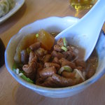 おぐら屋 - ラーメンを待つ間に”もつ煮”＆ビールが佐野流！