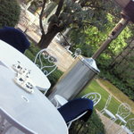 エメ・ヴィベール - お庭のテーブルと椅子