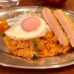 キッチン パンチ - チキンライス+ハムカツ+目玉焼き