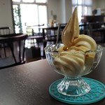 幸福食堂 大学村 - 幸福ソフトクリーム(250円)です。