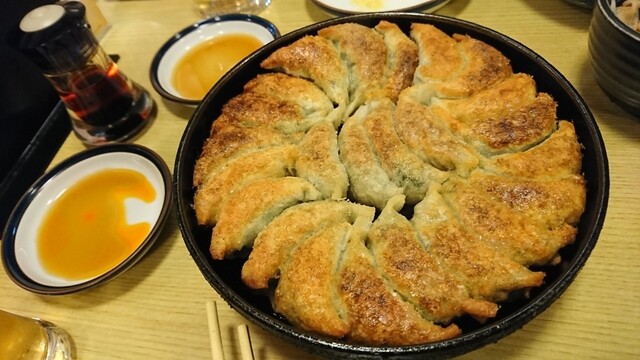 博多の餃子と言えばやはり鉄鍋 By もえあつ 博多祇園鉄なべ てつなべ 祇園 餃子 食べログ