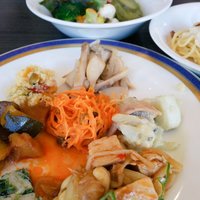 ビストロ ブルゴーニュ - ビュッフェのお料理
                キャロットラペとラタトゥイユが特に気に入りました