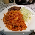 ロビン - 唐味スパゲッティにハンバーグ乗せ