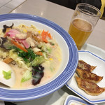 Ringahatto - 長崎チャンポン、餃子３個、グラスビール
      ビールは既に飲み始めましたん…f^_^;