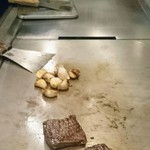 時分時 - 鉄板で調理中