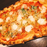 オービカ モッツァレラバー 梅田店 - シラスとモッツァレラのピッツァ
