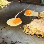 Okonomiyaki Happou - これはびっくり！ 黄身が二個玉！ 全部二個玉！ ニコちゃん大魔王です！