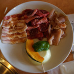 熱烈焼肉　御幸食堂 - ランチセットB　熟成カルビ+豚カルビ、やわらか桜姫鶏