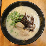 博多風龍 - とんこつラーメン(580円、真上から)