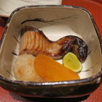 日本料理 晴山 - 鰤焼き　海老芋、唐墨