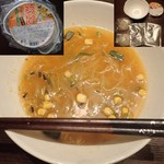 ヘルシーハット - ライスヌードル　フォーとほとんど同じで、思ったほどは辛くミャい