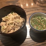 焼き鳥 とりら - 〆の鳥牛蒡釜飯と鳥スープ
