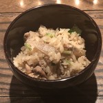 焼き鳥 とりら - 鳥牛蒡釜飯ズーム