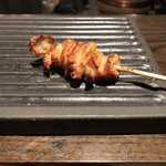 焼き鳥 とりら - 皮は噛めば噛む程に旨味が溢れます