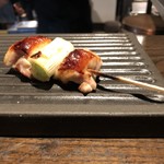 焼き鳥 とりら - ネギまは皮目パリパリで高坂鶏の旨味はシッカリと中に封じ込められております
